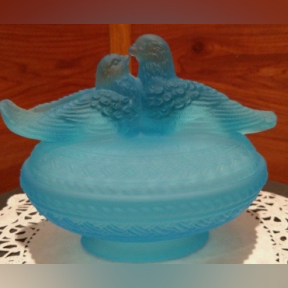 Westmoreland Vintage Blue Satin Glass Kissing Doves Candy Dish